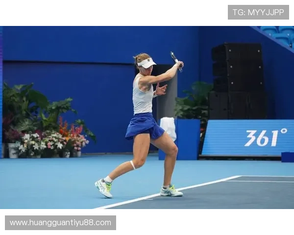 网球赛季最新动态：顶尖选手激烈对决精彩瞬间回顾