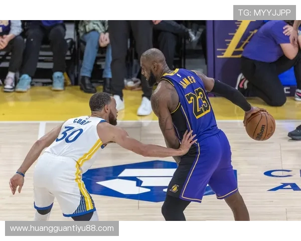 詹姆斯与库里再度对决 NBA季后赛赛程揭晓各队备战情况分析